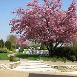 Hotel Armes De Champagne & 4*