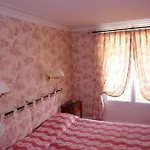 Hotel Armes De Champagne & 4*