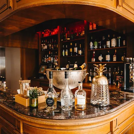 Отель Armes De Champagne & 4*