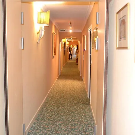 Armes De Champagne & Hotel 4*
