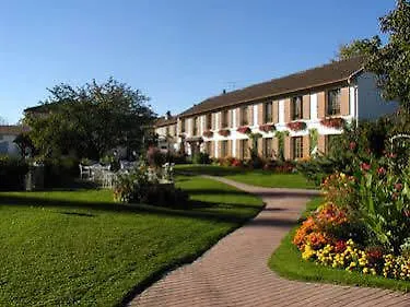 מלון Armes De Champagne & 4*