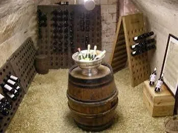 מלון Armes De Champagne & 4*