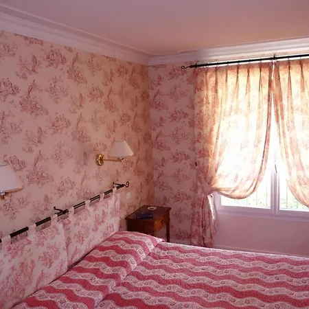 Hotel Armes De Champagne & 4*