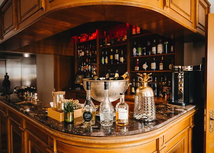 Hotel Armes De Champagne & 4*