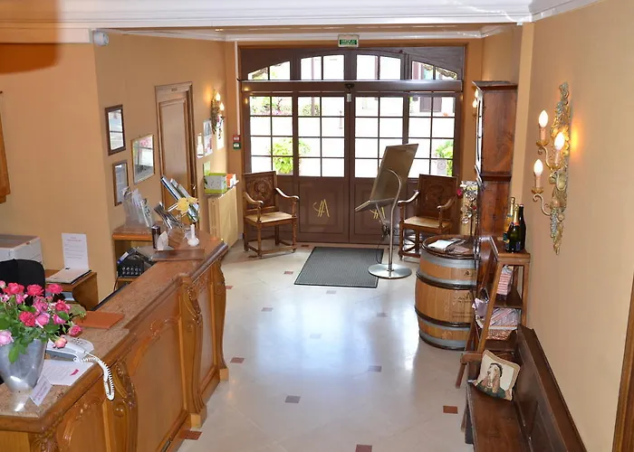 Hotel Armes De Champagne & 4*