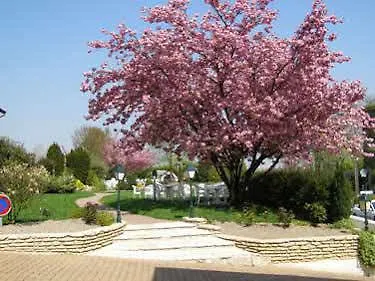 Hotel Armes De Champagne & 4*