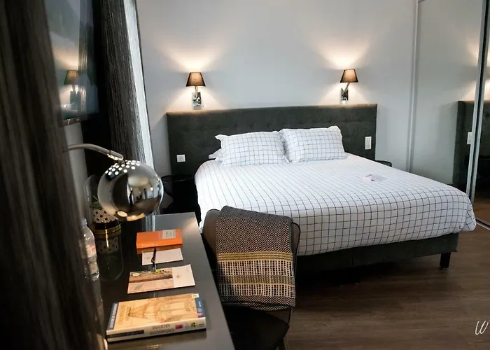 Hotel Armes De Champagne & 4*